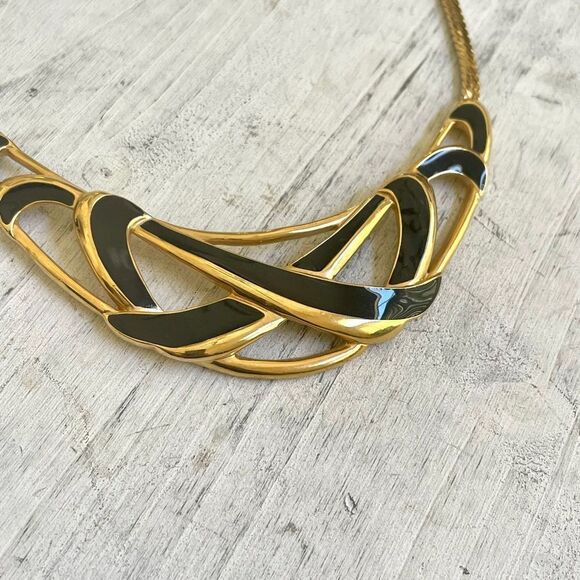 Trifari gold tone and black bib necklace - Picture 5 of 12